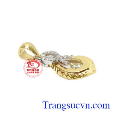 Những chi tiết nhỏ được chế tác tỉ mỉ mang đến cho người dùng một sản phẩm hoàn hảo. Mặt dây nữ đẹp 18k