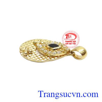 Sản phẩm kết hợp cùng dây chuyền sẽ giúp người dùng thêm xinh đẹp. Mặt dây nữ độc đáo 18k