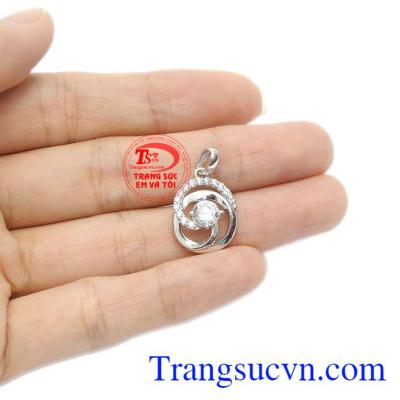 Trang sức vàng tây bền đẹp, sáng bóng. Mặt dây nữ hoa vàng trắng 18k