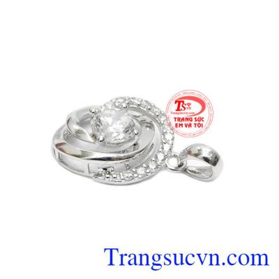 Sản phẩm chế tác từ vàng trắng. Mặt dây nữ hoa vàng trắng 18k