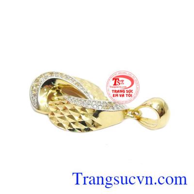 Sản phẩm bảo hành uy tín, giao hàng toàn quốc. Mặt dây nữ quý phái 18k
