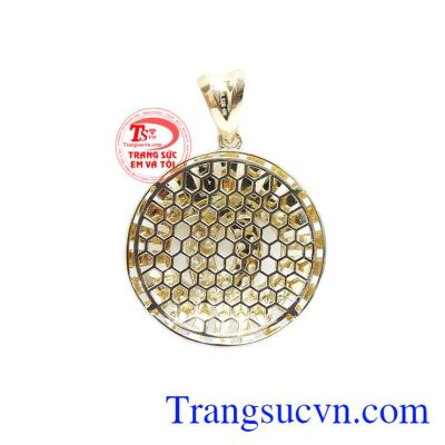 Mặt dây nữ channel nhập khẩu Hàn Quốc rất độc đáo, sang trọng.