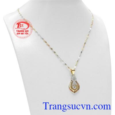 Bộ trang sức nữ đẹp 18k gồm mặt dây và dây chuyền. 