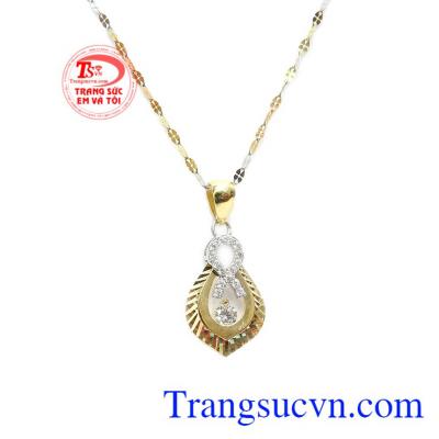 Bộ trang sức có thề kết hợp cùng nhiều trang phục. Bộ trang sức nữ đẹp 18k