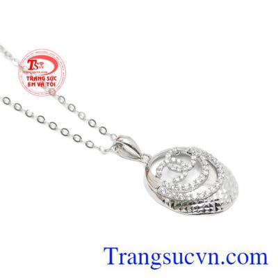 Sản phẩm thiết kế sang trọng cho bạn gái thêm tự tin và tỏa sáng. Bộ trang sức nữ channel vàng trắng 18k