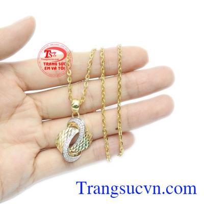 Bộ trang sức thích hợp làm quà tặng cho các chị em trong dịp đặc biệt. 