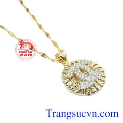 Sản phẩm mang phong cách sang trọng, mạnh mẽ, thích hợp dành tặng cho người phụ nữ của bạn. Bộ trang sức nữ channel nhập khẩu