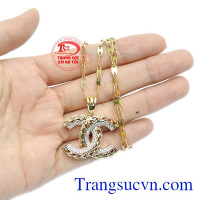 Các đường nét tỉ mỉ, mạnh mẽ đầy tính sáng tạo. Bộ trang sức nữ channel Hàn Quốc