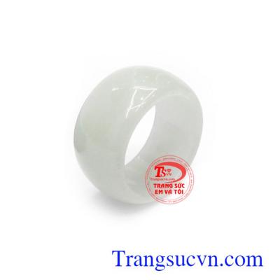Ngọc cẩm thạch cũng giống như những loại ngọc khác. Nhẫn ngọc màu trắng luôn sản sinh ra năng lượng dồi dào giúp người dùng như được tiếp thêm năng lượng, mạnh mẽ, lạc quan và vui vẻ