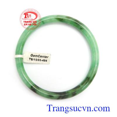 Vòng ngọc thiên nhiên size nhỏ mang lại sự nhẹ nhàng, cá tính và phong cách