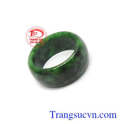 Ngoài ra, đeo vòng tay ngọc cẩm thạch còn giúp xua tan sự phiền muộn mang lại may mắn và thuận lợi trong công việc và cuộc sống.