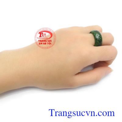 Nhẫn ngọc đeo tay bình an