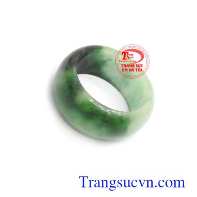 Nhẫn nam ngọc Jadeite sang trọng, phù hợp phong thủy
