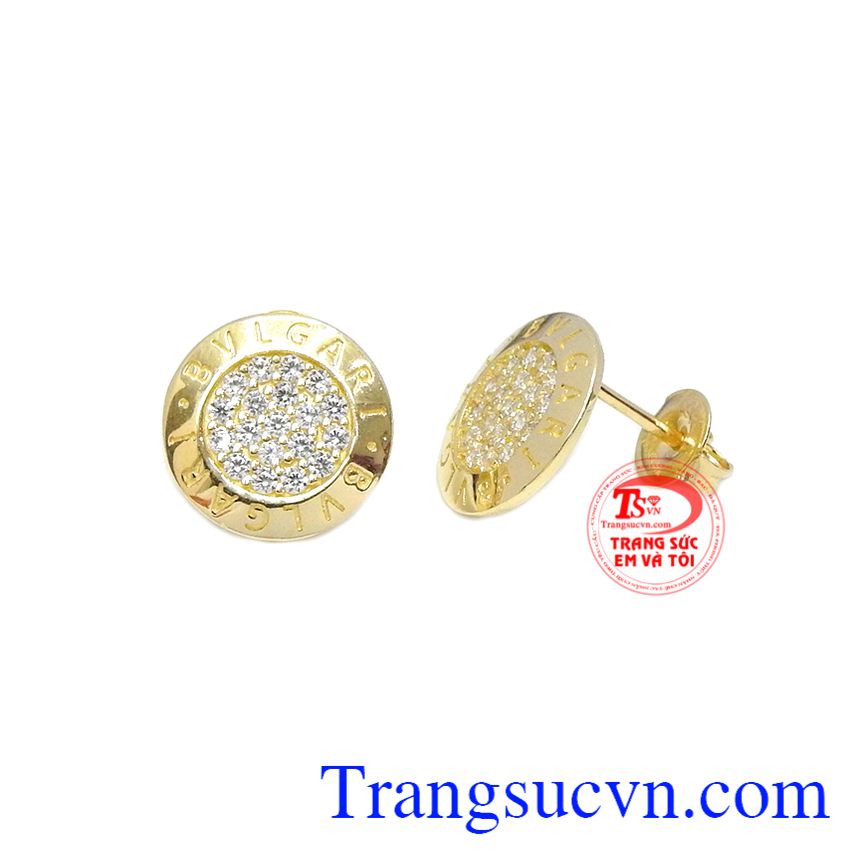 Hoa tai Bvlgari Hàn Quốc được chế tác từ vàng 10 kết hợp cùng đá Cz tạo nên một đôi hoa tai sang trọng và cá tính.