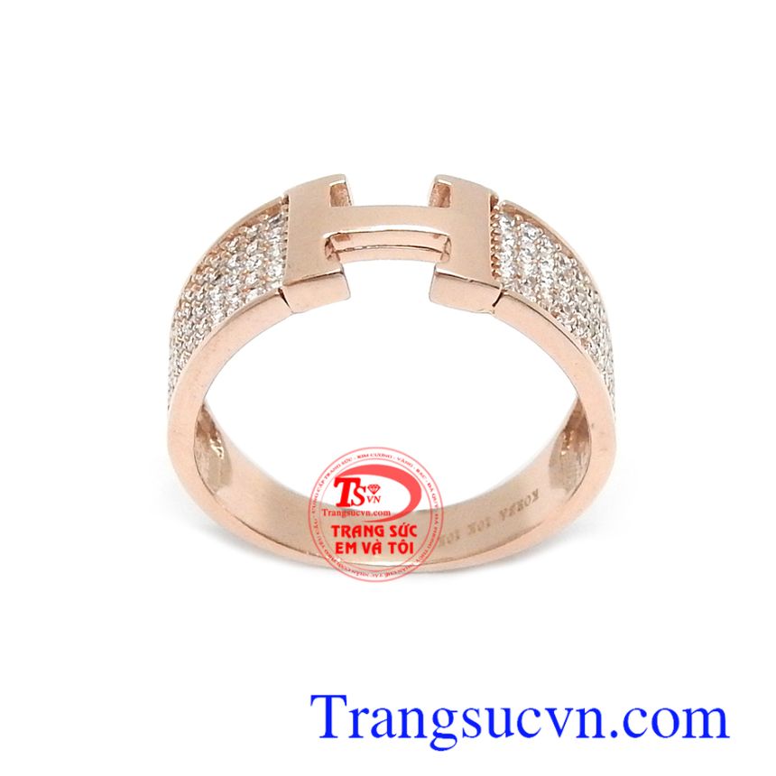 Nhẫn nữ Korea vàng hồng thời trang với thiết kế chữ H mới lạ, đường nét mềm mại, tinh xảo, là sản phẩm rất được phái đẹp ưa chuộng