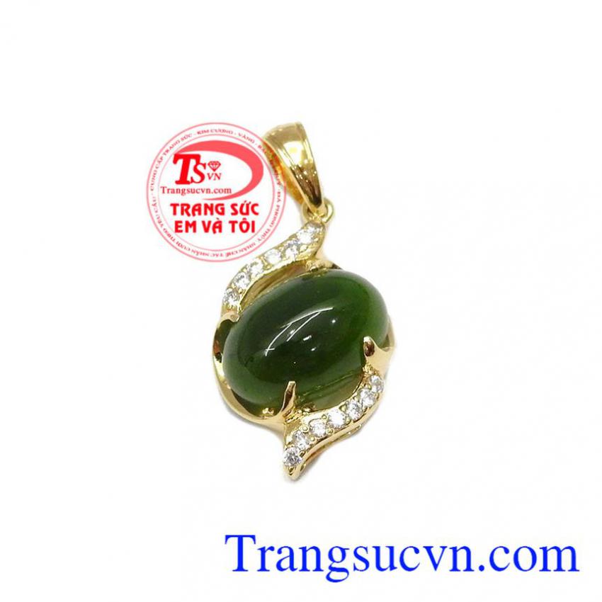 Mặt dây chuyền nephrite thiên nhiên