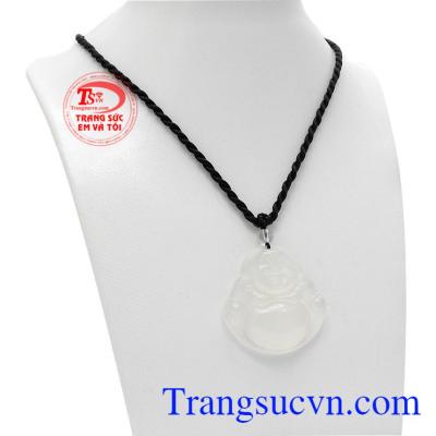 Mặt phật di lặc mã não trắng được chế tác tinh tế, thích hợp làm quà tặng cho người thân và bạn bè.