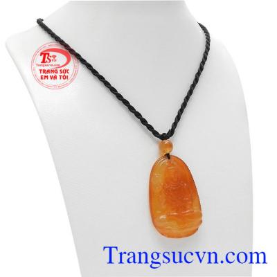 Mặt phật mã não tuổi ngọ được chế tác từ đá mã não thiên nhiên.