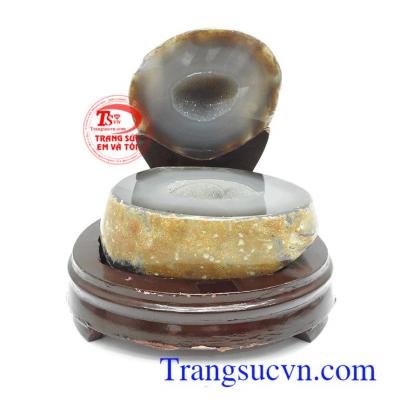 Đặt Tụ Bát bảo trong nhà, trên bàn làm việc hoặc bàn học sẽ giúp cho đầu óc tỉnh táo, sáng suốt, gia tăng cát khí và chiêu tài tác lộc