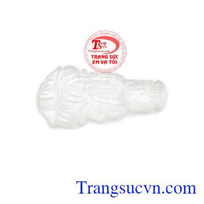 Thạch anh trắng mang năng lượng tốt có thể hóa giải những vận rủi, đem lại may mắn trong công việc và cuộc sống