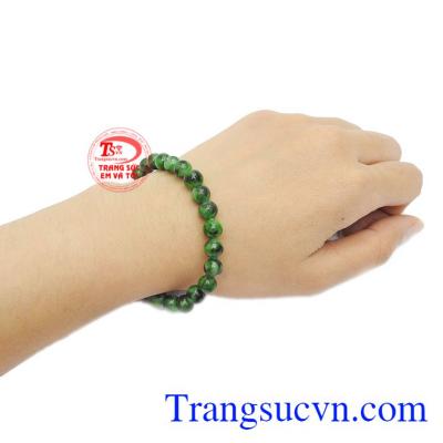 Ngọc cẩm thạch mang đến cho người dùng sự bình an và may mắn trong cuộc sống.