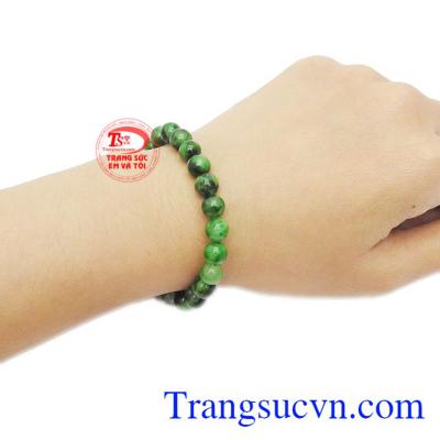Ngọc cẩm thạch mang đến cho người dùng sự bình an, may mắn và thịnh vượng. 