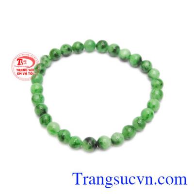 Chuỗi tay cẩm thạch 6 ly đẹp được chế tác từ các hạt ngọc cẩm thạch nhỏ màu lục nhạt, vân đốm lục đậm.