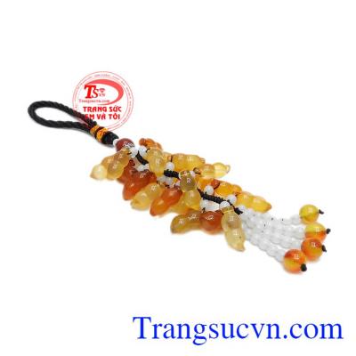 Móc treo ô tô đậu mã não đẹp, sản phẩm kết hợp đá mã não thiên nhiên và dây dù mang lại sự chắc chắn và bền đẹp.