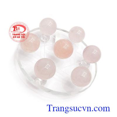 Thất tinh trận thạch anh hồng may mắn có công dụng mang lại cát khí rất lớn, xua được tà khí, âm khí