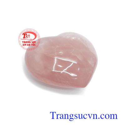 Trái tim thạch anh hồng tình yêu có tác dụng dập tắt những cơn nóng giận, phiền muộn, tăng cường sức khỏe cho người sử dụng