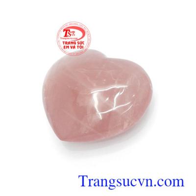 Trái tim đá thạch anh hồng thể hiện tình yêu lãng mạn và sự quan tâm sâu sắc trong tình cảm lứa đôi