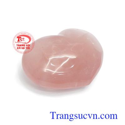 Trái tim thạch anh hồng bình an có tác dụng gia tăng năng lực cảm xúc trong tình yêu và hôn nhân, giữ gìn hạnh phúc gia đình