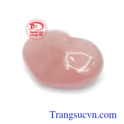 Trái tim thạch anh hồng thể hiện tình yêu lãng mạn sự quan tâm sâu sắc trong tình cảm lứa đôi