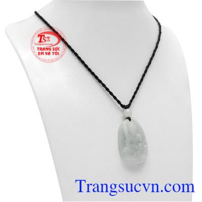 Mặt phật cẩm thạch tuổi mão được chế tác từ ngọc cẩm thạch thiên nhiên. 