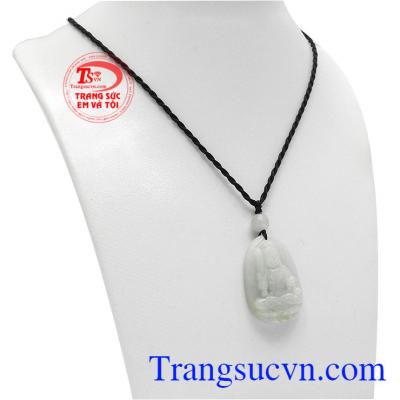 Mặt phật cẩm thạch tuổi dậu được chạm khắc tinh tế từ ngọc cẩm thạch thiên nhiên.