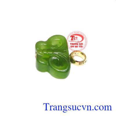 Hồ điệp trong phong thủy được biết đến là biểu tượng cho sự tự do, hạnh phúc và vẻ đẹp mỹ lệ. Mặt dây cẩm thạch hồ điệp