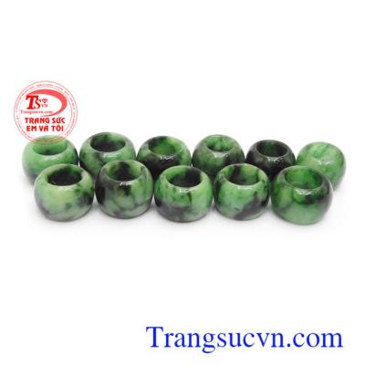 Mặt ngọc cẩm thạch thiên nhiên phù hợp làm mặt dây chuyền đeo cổ và tay