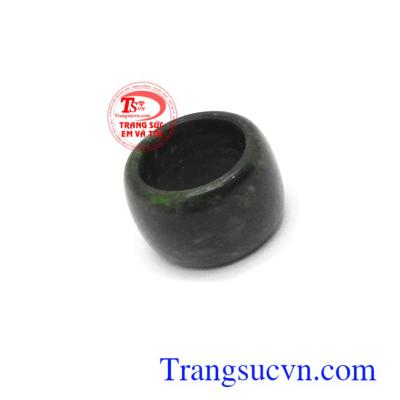 Người xưa cũng coi hình tượng béo tốt là biểu trưng cho sự giàu có, vương giả, nên hình tượng chiếc lu giống như người béo cũng mang ý nghĩa đem lại tiền tài và vật chất cho con người