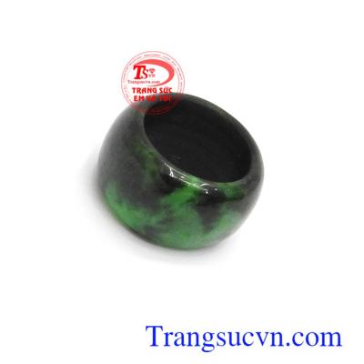 Mặt ngọc lu thống hưng thịnh được biết đến với nhiều công dụng đặc biệt, về sức khỏe như cân bằng nguồn cảm xúc, ổn định huyết áp