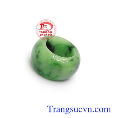 Mặt ngọc lu thống may mắn có tác dụng phong thủy như cân bằng cảm xúc, điều hòa huyết áp