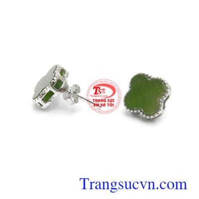 Nephrite có tác dụng mang đến vận may, giúp người đeo tránh được những rủi ro, các thế lực tà ma và sự nguy hiểm.