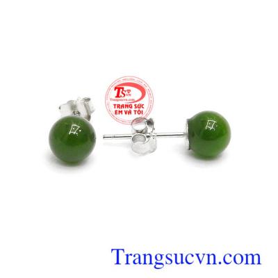Hoa tai bạc đính Nephrite xinh xắn là những tinh túy và quý báu nhất của trời và đất, mang lại bình an, may mắn và tài lộc cho chủ nhân