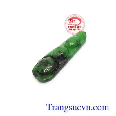Mặt ngọc Jadeite đậu bình an phù hợp làm mặt dây chuyền sang trọng, tinh tế và thời trang