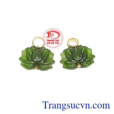 Ngọc nepherite hợp phong thủy, mang nguồn năng lượng lớn cho người đeo. Mặt dây hoa sen