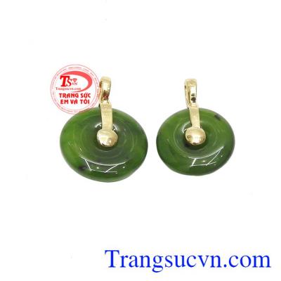 Mặt dây đồng xu cẩm thạch được thiết kế đơn giản, tinh tế và đẹp mắt.