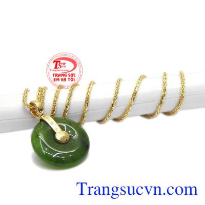 Sản phẩm có thể kết hợp cùng nhiều phụ kiện và trang phục. Bộ trang sức nữ đồng xu cẩm thạch