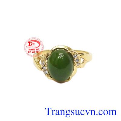 Nhẫn nữ nephrite quyến rũ được thiết kế trẻ trung, tinh tế tôn vinh nét đẹp phụ nữ.