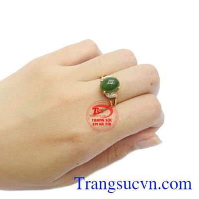 Nhẫn nữ cẩm thạch thích hợp làm quà tặng cho người phụ nữ của bạn.