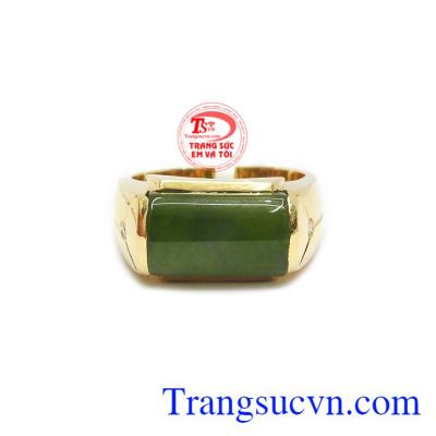 Nhẫn nam nephrite độc đáo được thiết kế khá lạ mắt mang đến cho người dùng sự mới lạ, sáng tạo.