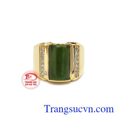 Nhẫn nam nephrite thịnh vượng được kết hợp từ vàng tây 14k và ngọc cẩm thạch thiên nhiên.